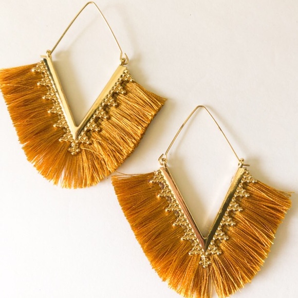 V-tassle earrings - Picture 3 of 5